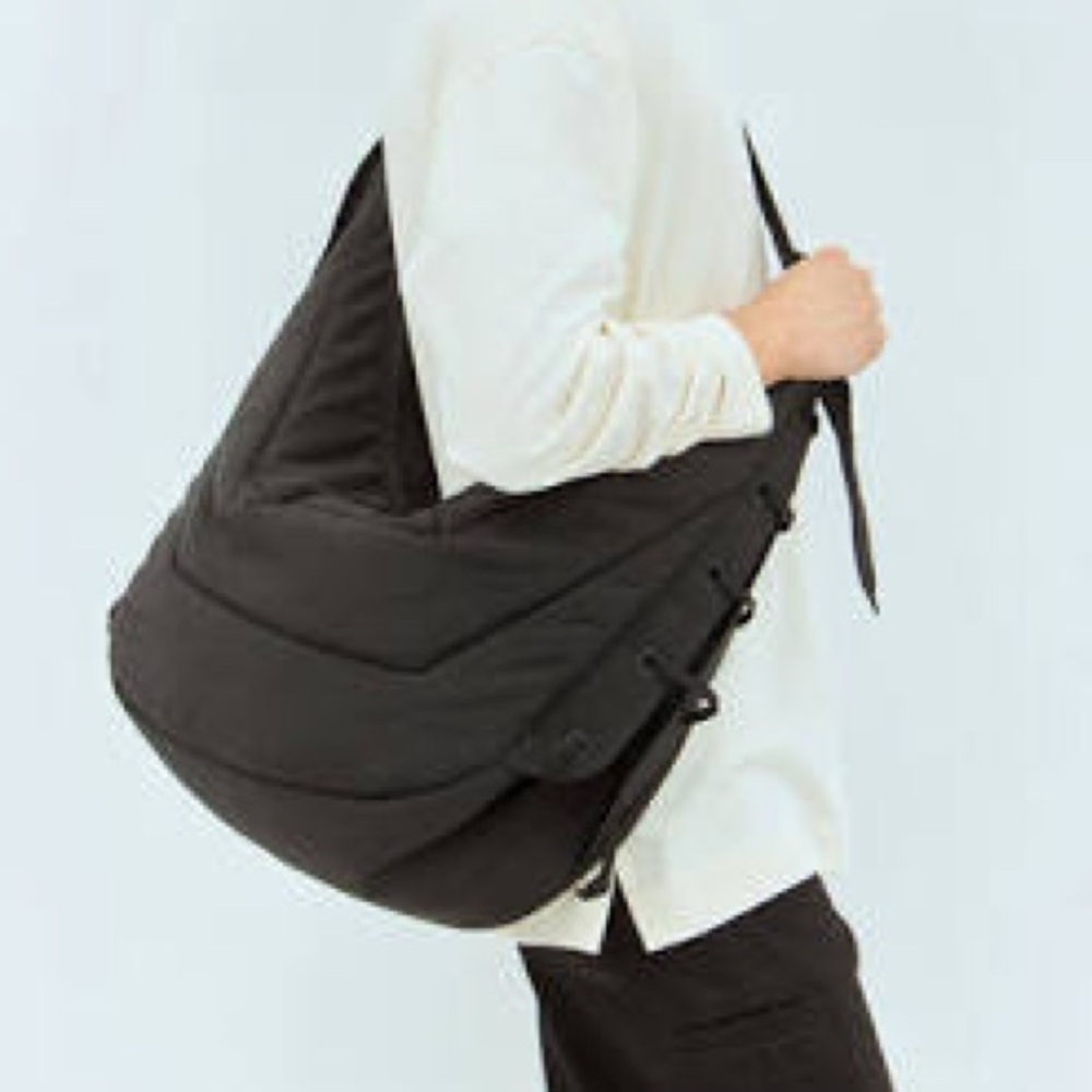 BRAND NEW 🤍| Lemaire DARK BROWN MEN’S Soft Game Bag (LARGE)